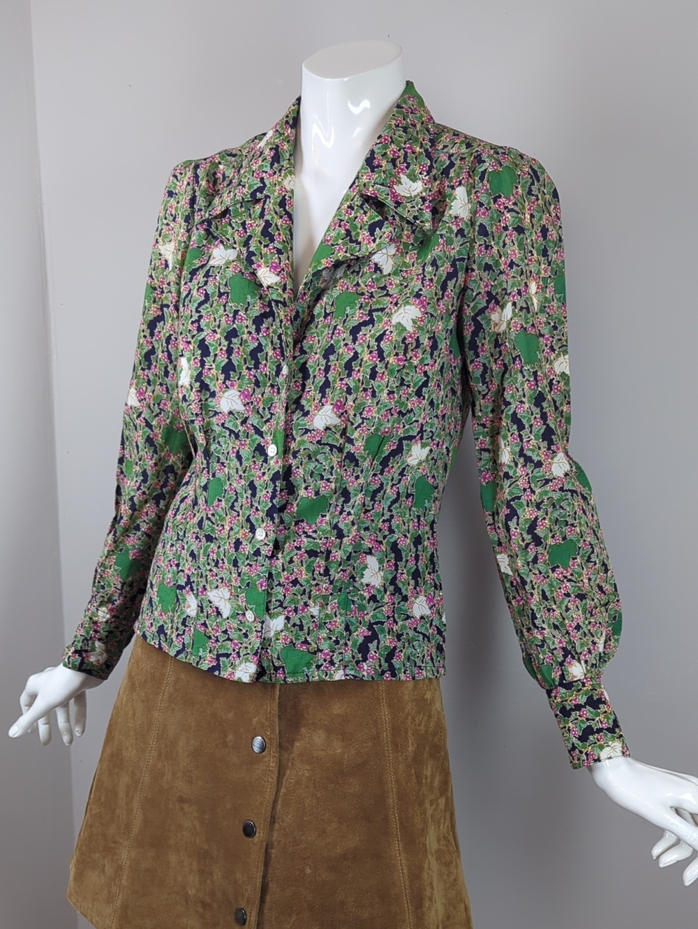 Vintage Paris Button-Front Long-Sleeve Blouse - Green Grape Print S/Xs